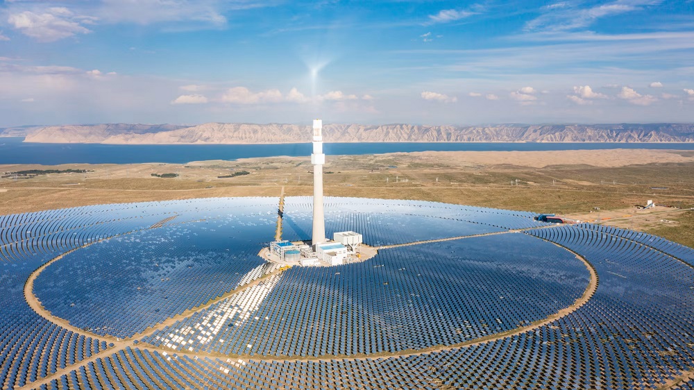 Solar thermal power station with multiple towers in China's Gobi Desert landscape