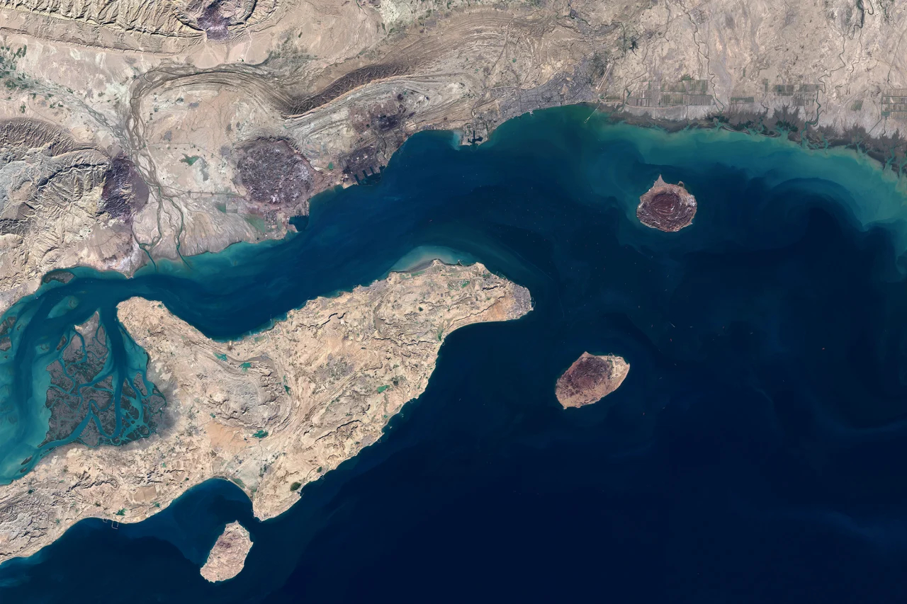 Strait of Hormuz Reopens Friday After US-Iran Deal