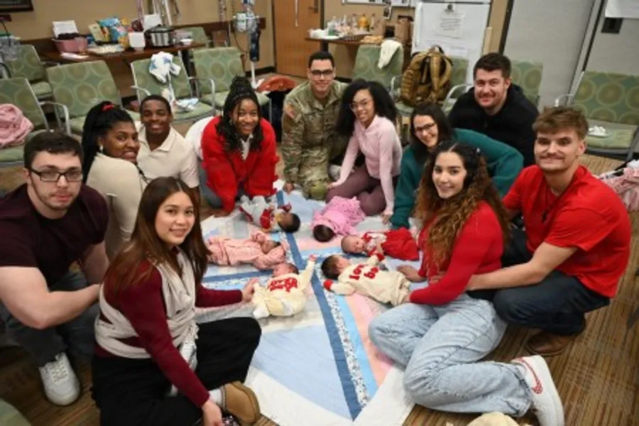 Army Hospital's Group Prenatal Care Transforms Birth Stories