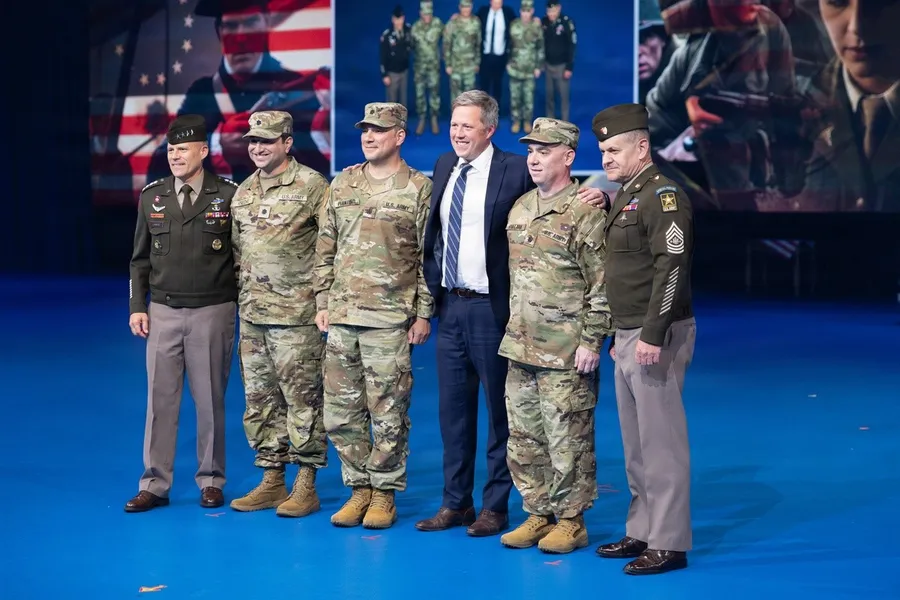Army Commissions Tech Execs to Bridge Innovation Gap