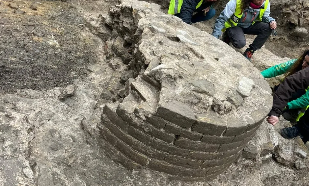 Archaeologists Find 2,000-Year-Old Vitruvius Basilica - Image 2