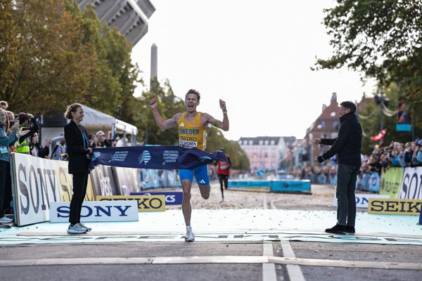 Swedish Runner Smashes European Record, Wins World Title