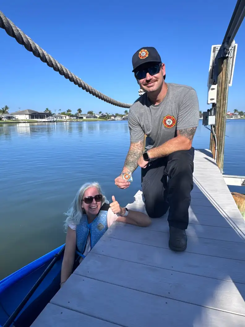 Florida Firefighters Rescue Drowning Coyote Pup From Lake - Image 3