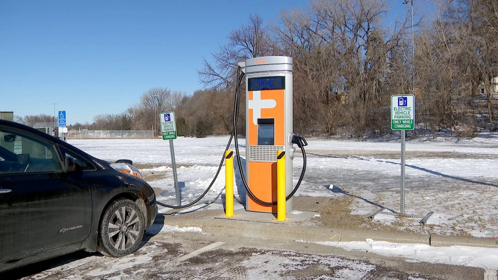 Robbinsdale Opens Fast EV Charging Station at City Park