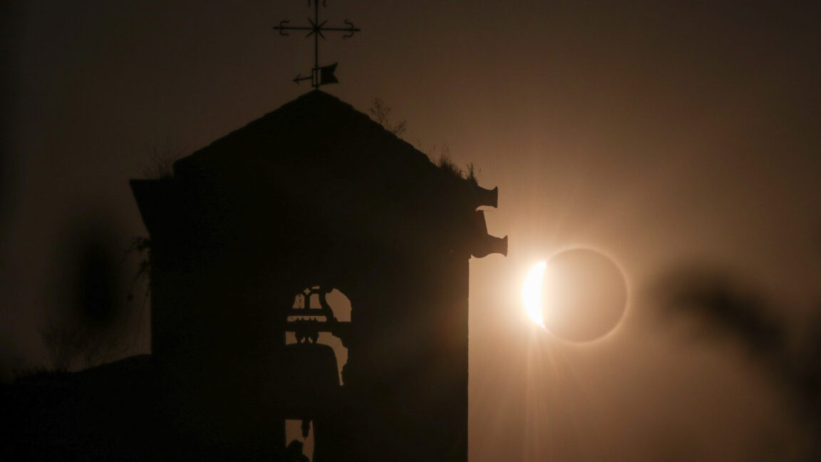 Eclipse Chaser Travels to Spain for 3rd Totality