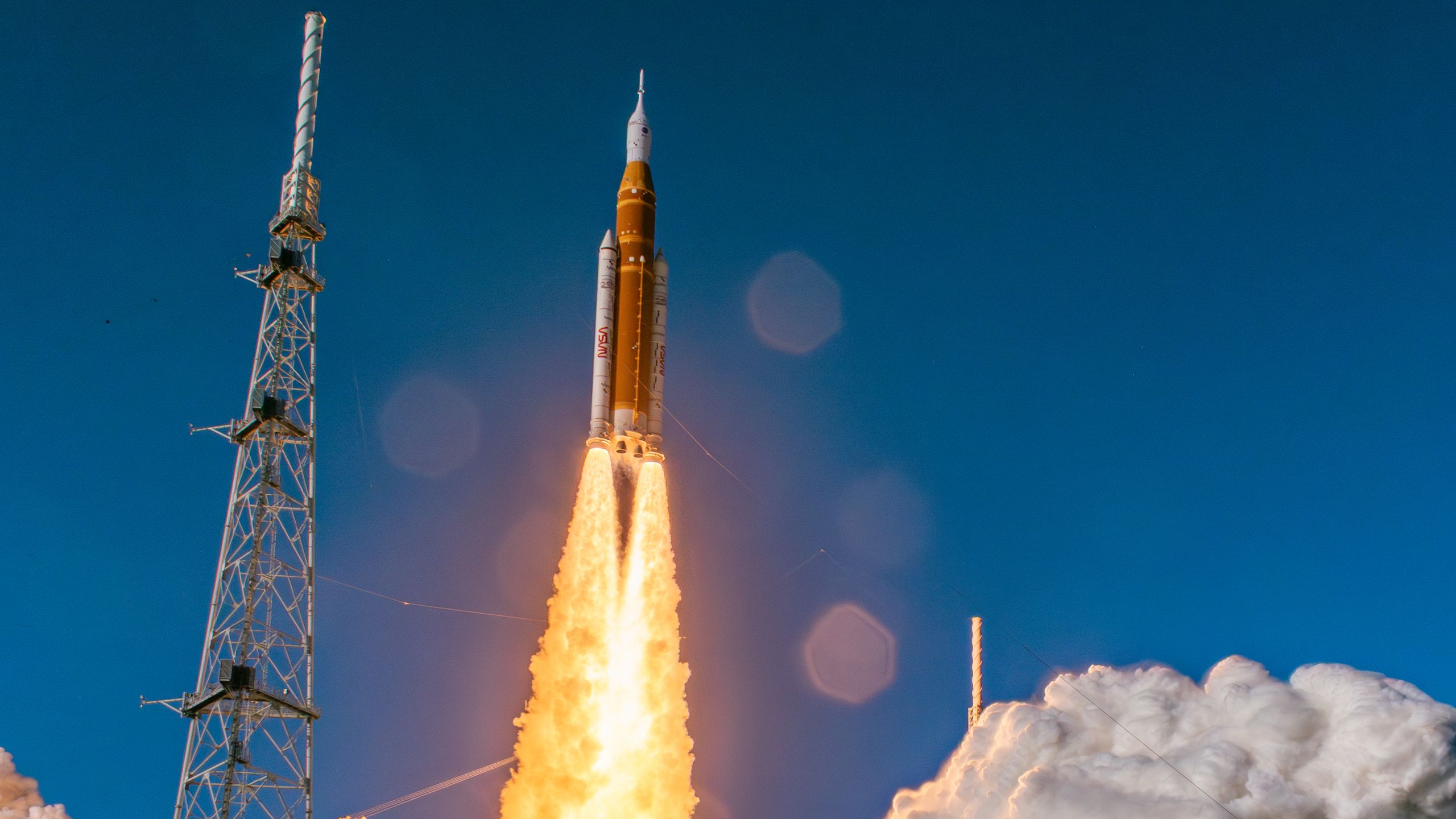 346,000 Visitors Flock to Watch Historic Moon Mission Launch