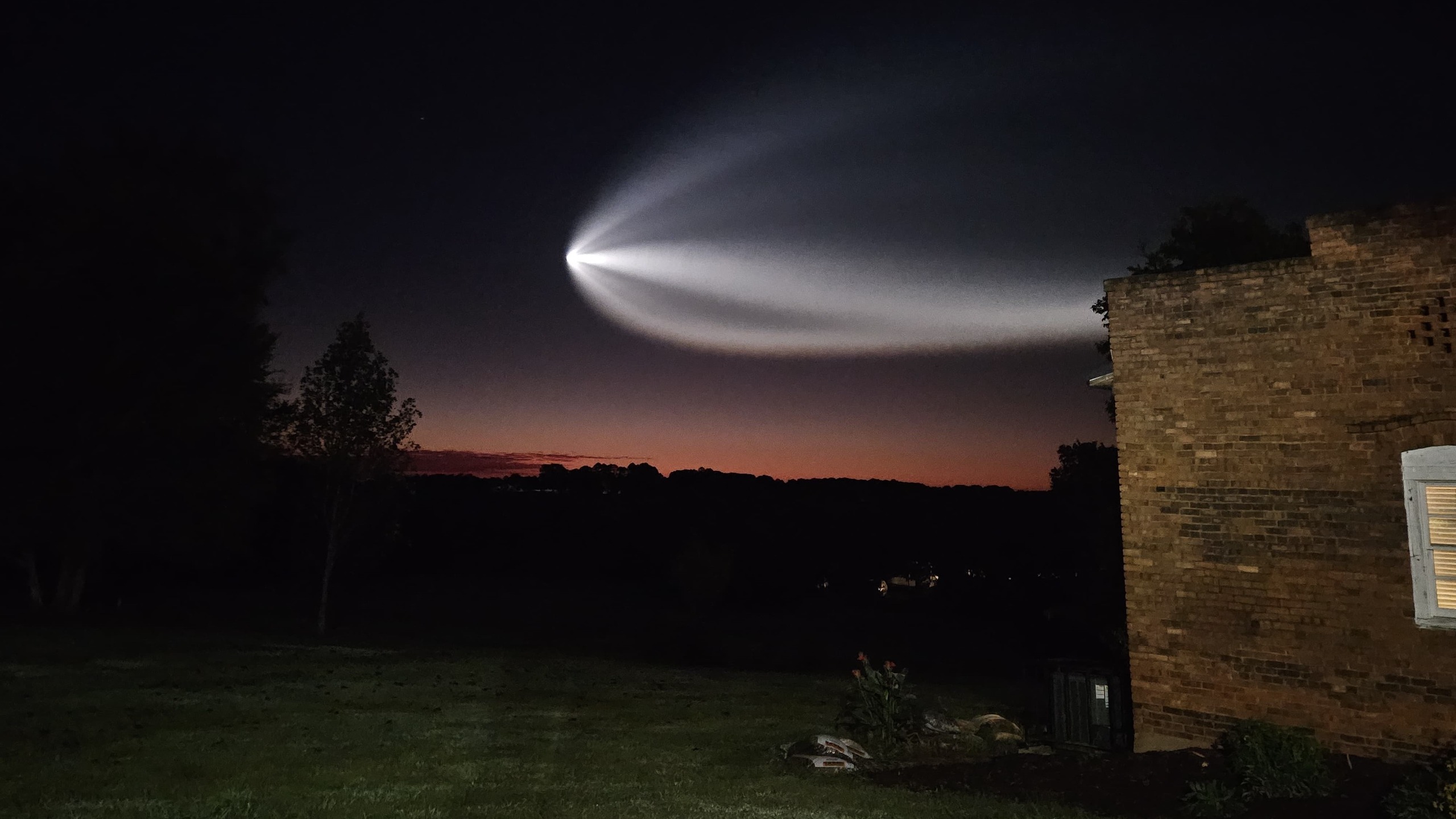 SpaceX 'Space Jellyfish' Stuns Millions on East Coast - Image 2