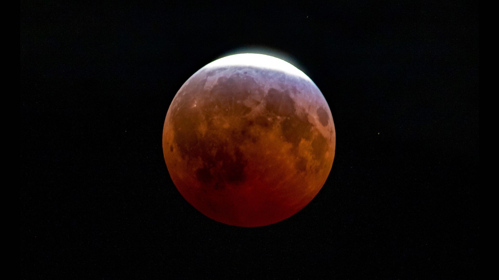 Almost Blood Moon' Wows Millions Across the Globe - Image 2