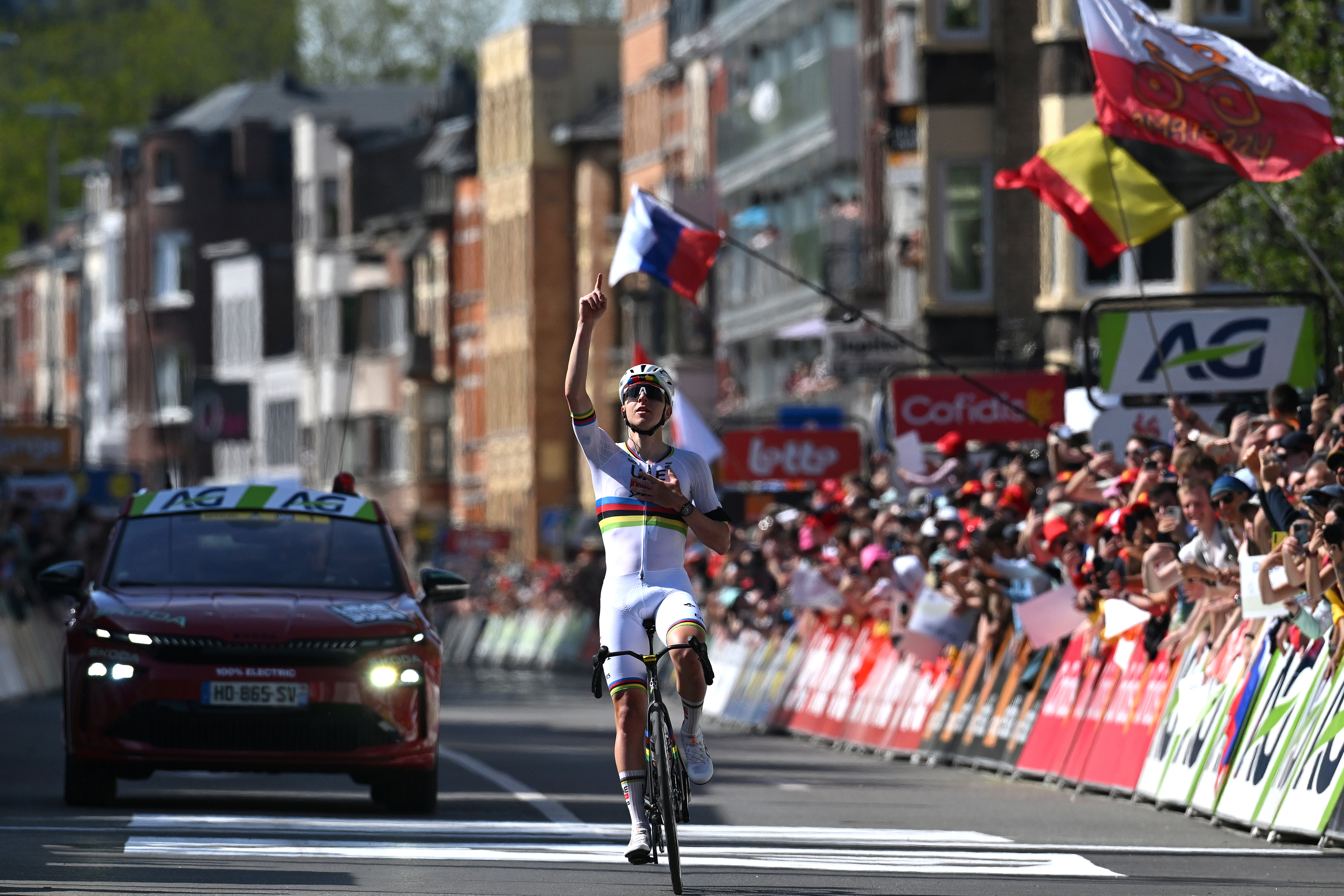 Cycling Star Pogacar Wins Historic Race at Just 27 - Image 2