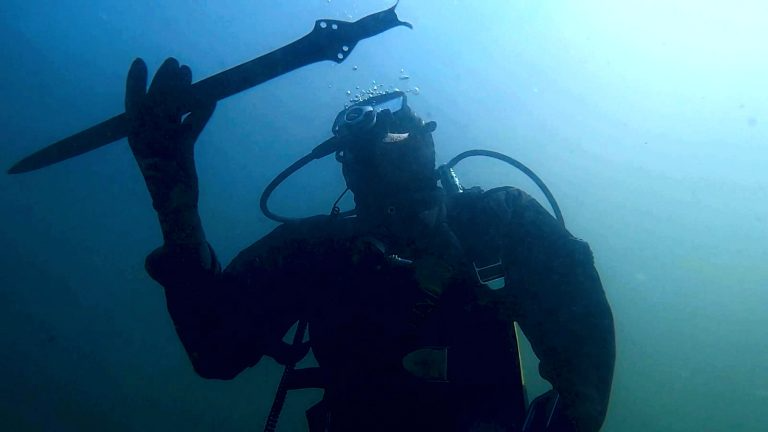 3,300-Year-Old Bronze Sword Still Sharp in Italian Lake