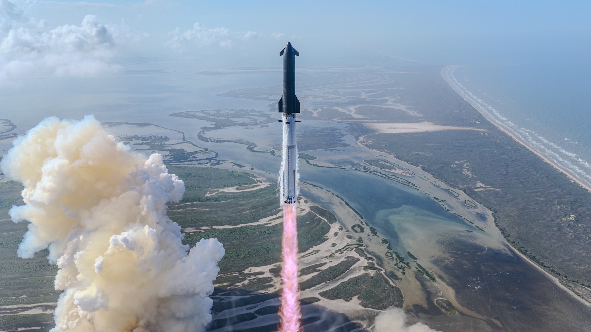 SpaceX's Starship V3 Megarocket Inches Closer to the Moon - Image 3