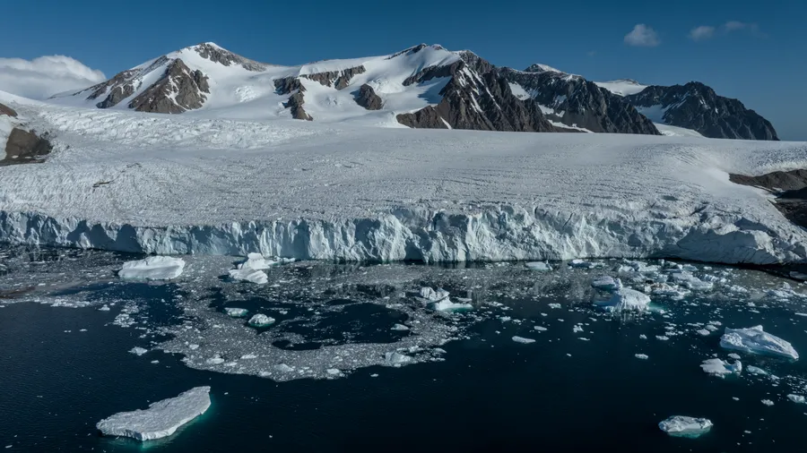 Deep-Sea Robots Crack Antarctica's Ice Mystery - Image 2