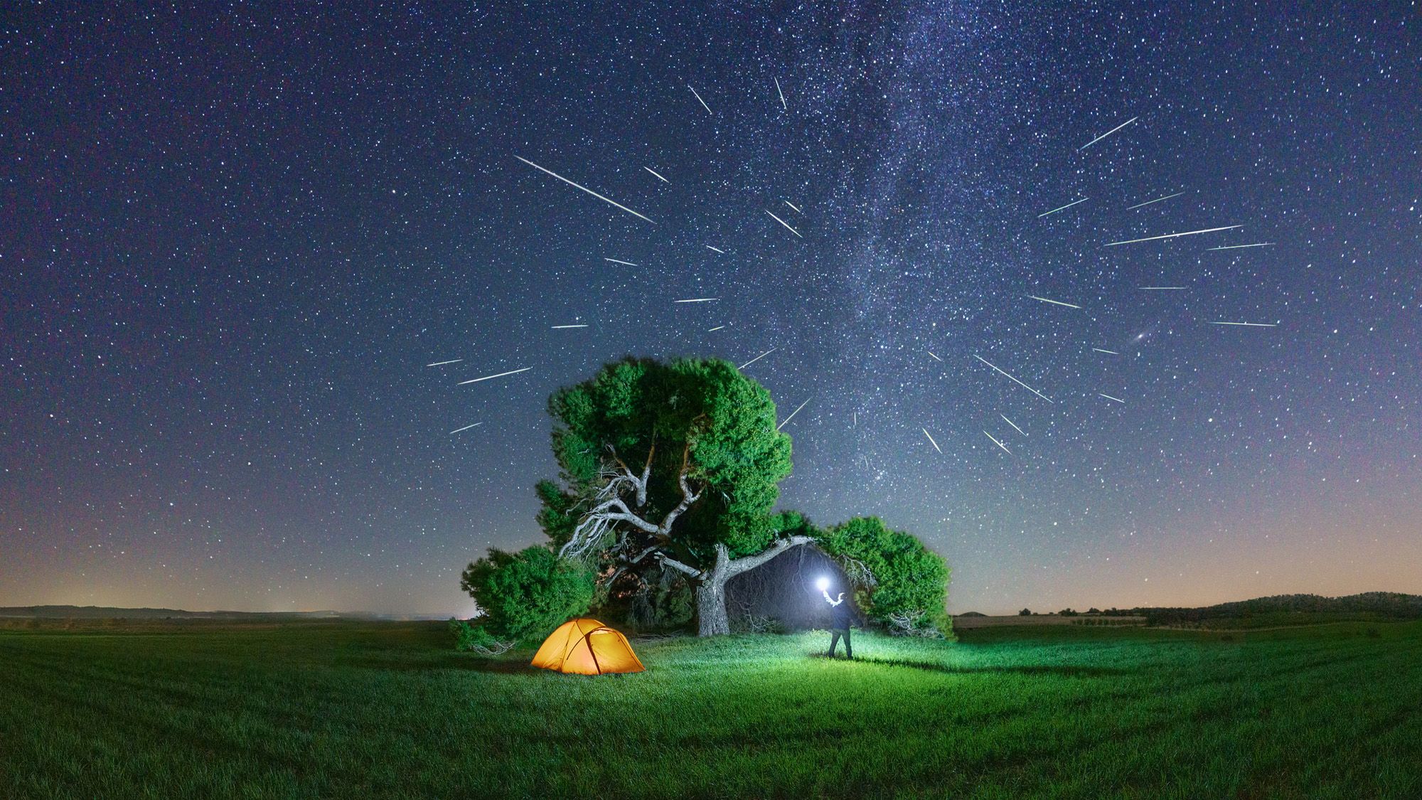 Aug. 12, 2026: Solar Eclipse Meets Peak Meteor Shower