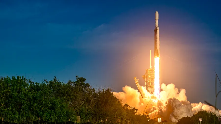 Photographer Nails 1-in-a-Million Rocket Launch Shot - Image 4