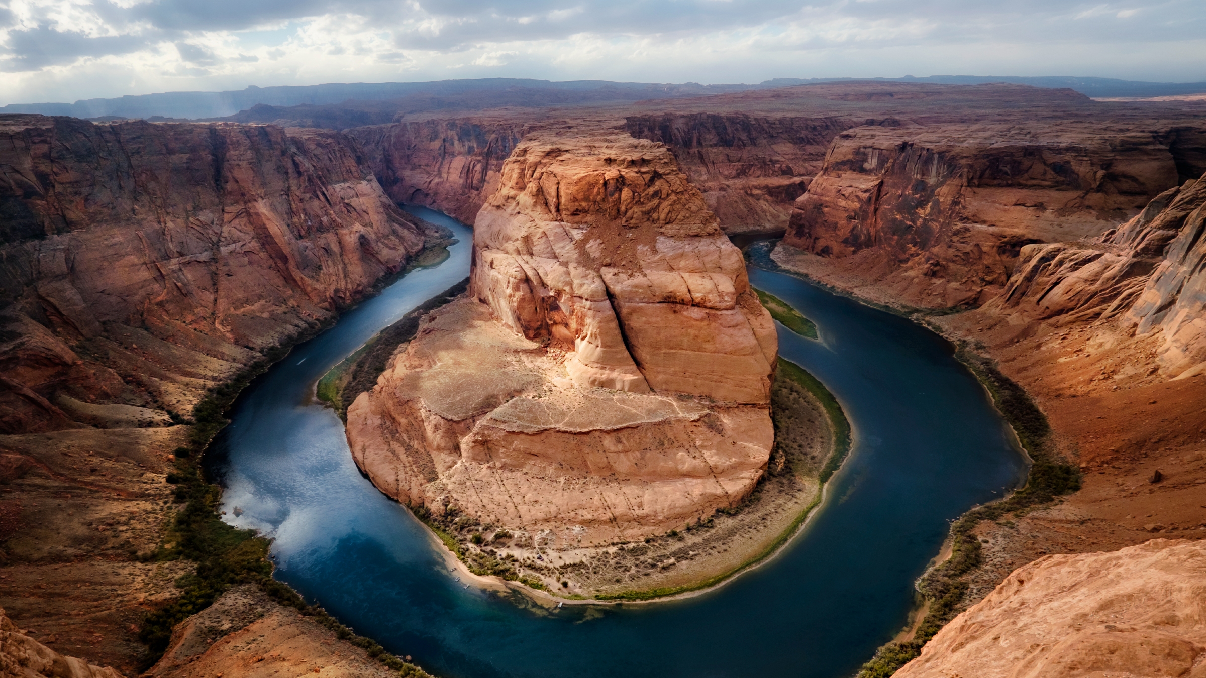 Stunning Space Photo Shows Utah's 'Silver Serpent' Lake - Image 4