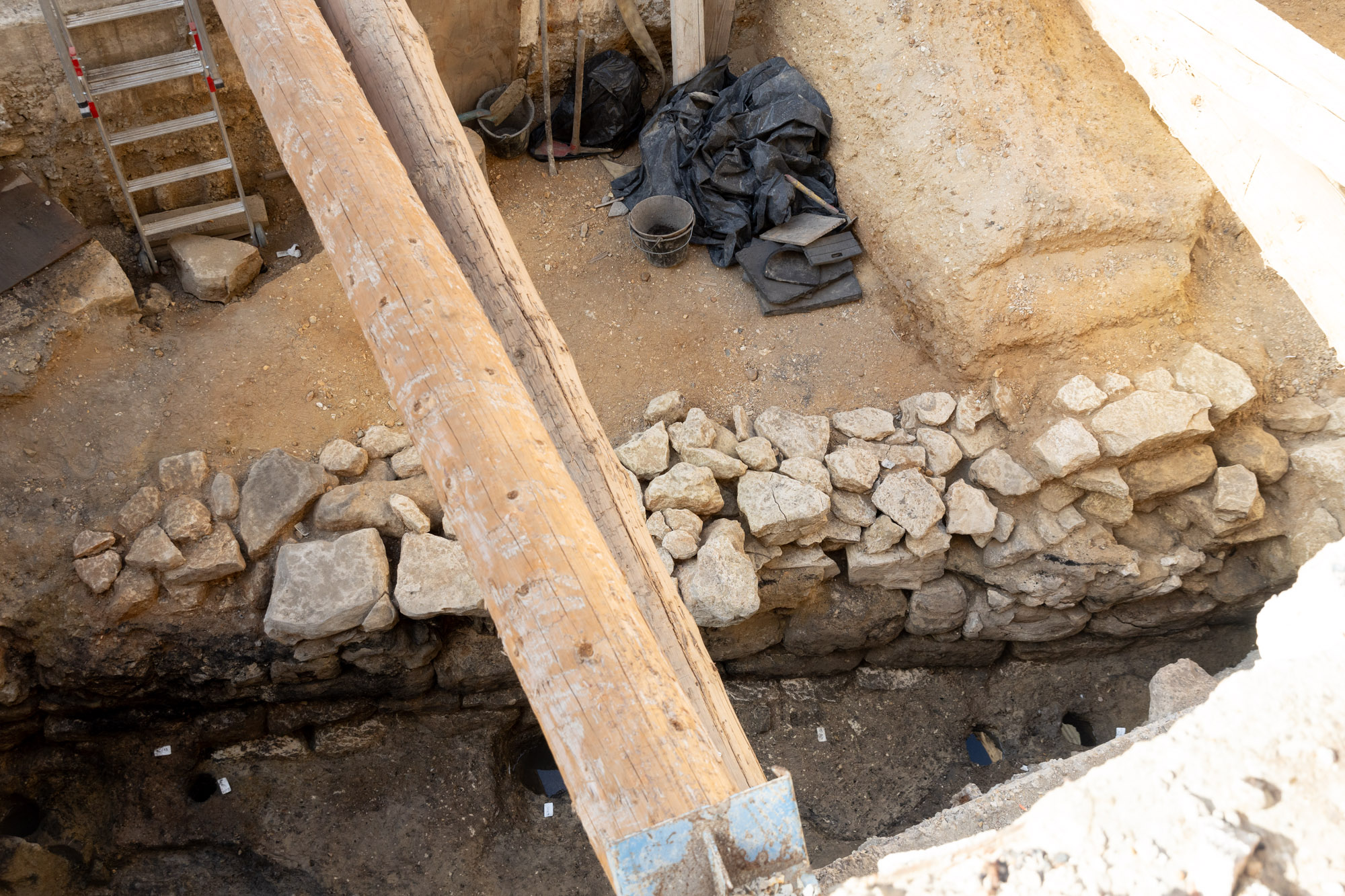 Paris Dig Uncovers 2,000-Year-Old Gallic Wall - Image 3