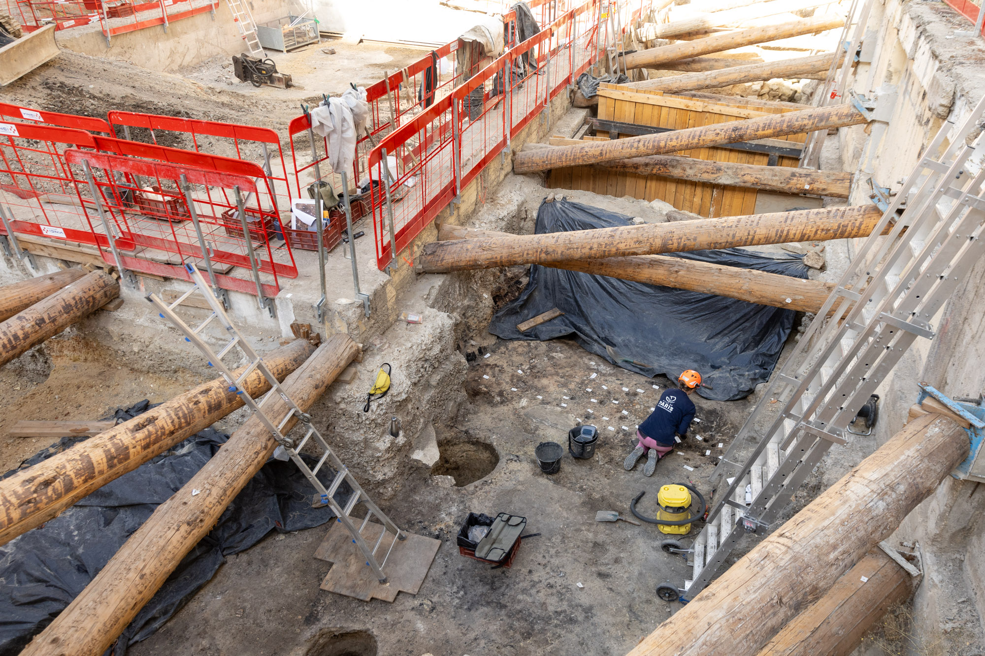 Paris Dig Uncovers 2,000-Year-Old Gallic Wall - Image 4