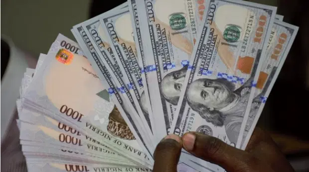 Nigeria's Naira Holds Steady at ₦1,373 per Dollar