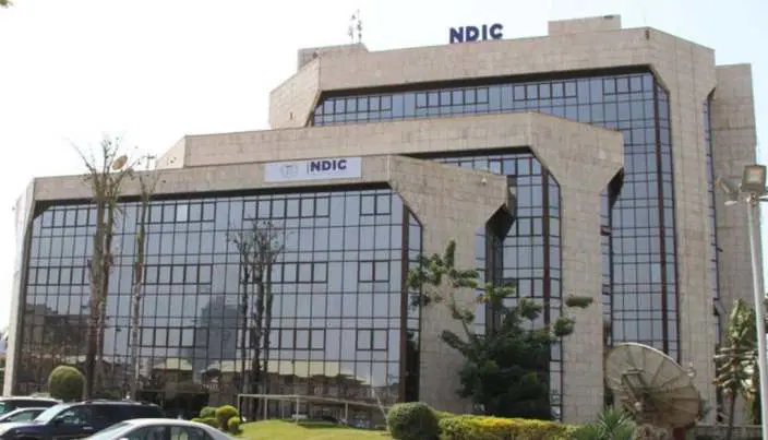 Nigeria Repays $3.7M to 10,312 Depositors After Bank Closures