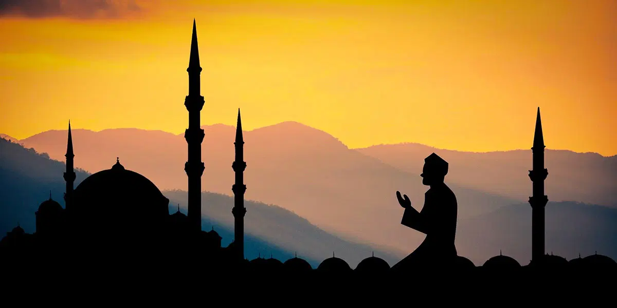 Muslims Find Peace in Sacred Ramadan Retreat Tradition