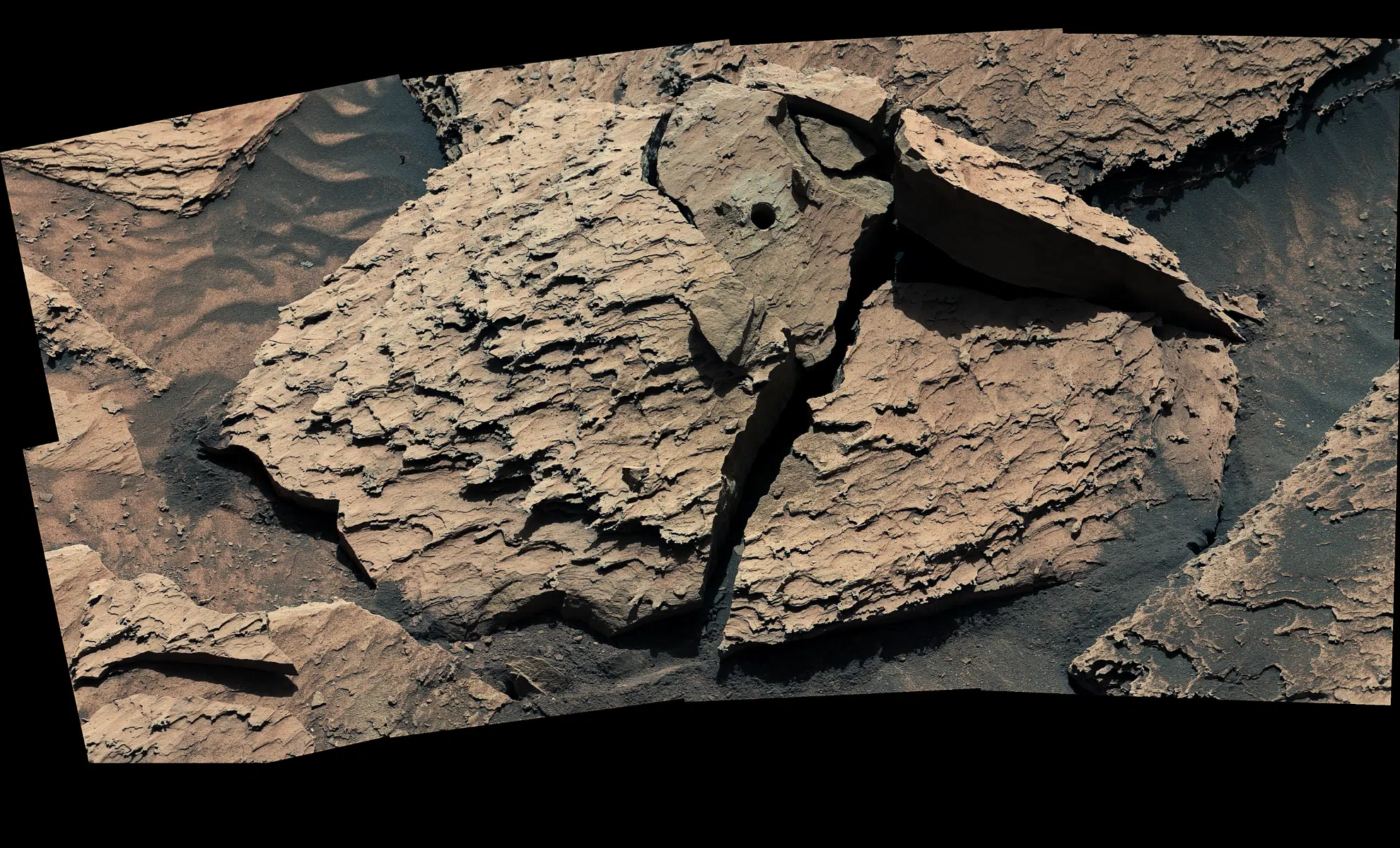 NASA's Curiosity Rover Frees Stuck Mars Rock After 6-Day Fix - Image 3