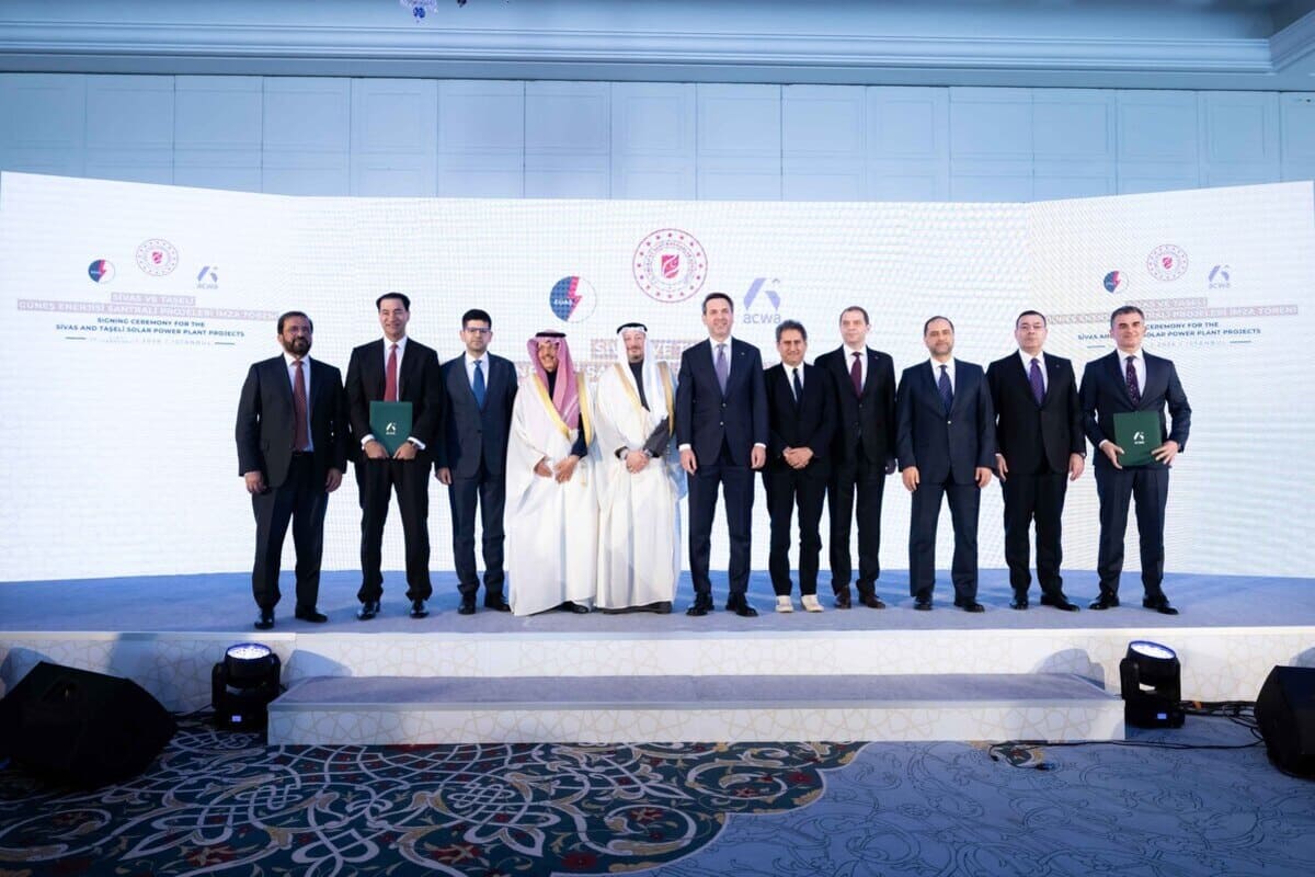 Large solar panel installation in Turkey representing Saudi Arabia's renewable energy investment partnership
