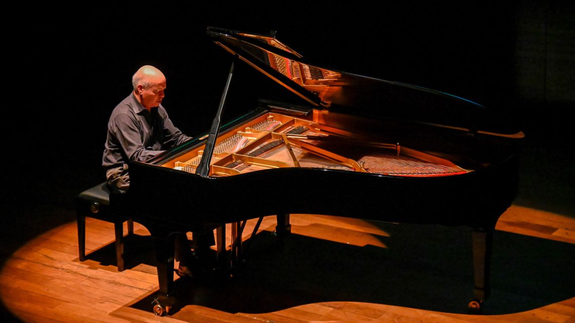 Uruguayan Pianist Enrique Graf Returns to Buenos Aires