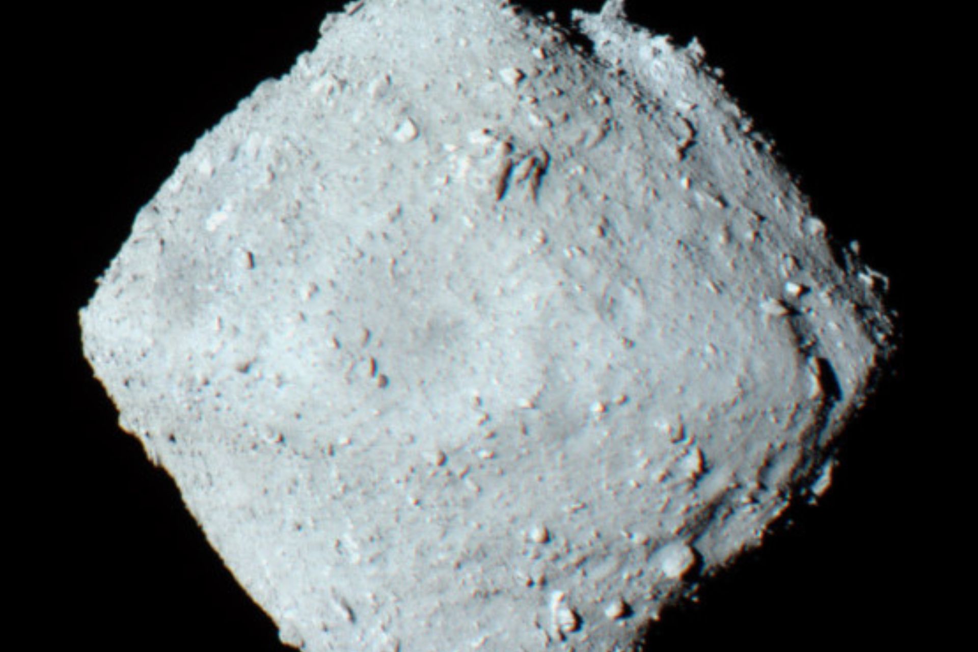Asteroid Ryugu Contains All 5 Building Blocks of Life - Image 2