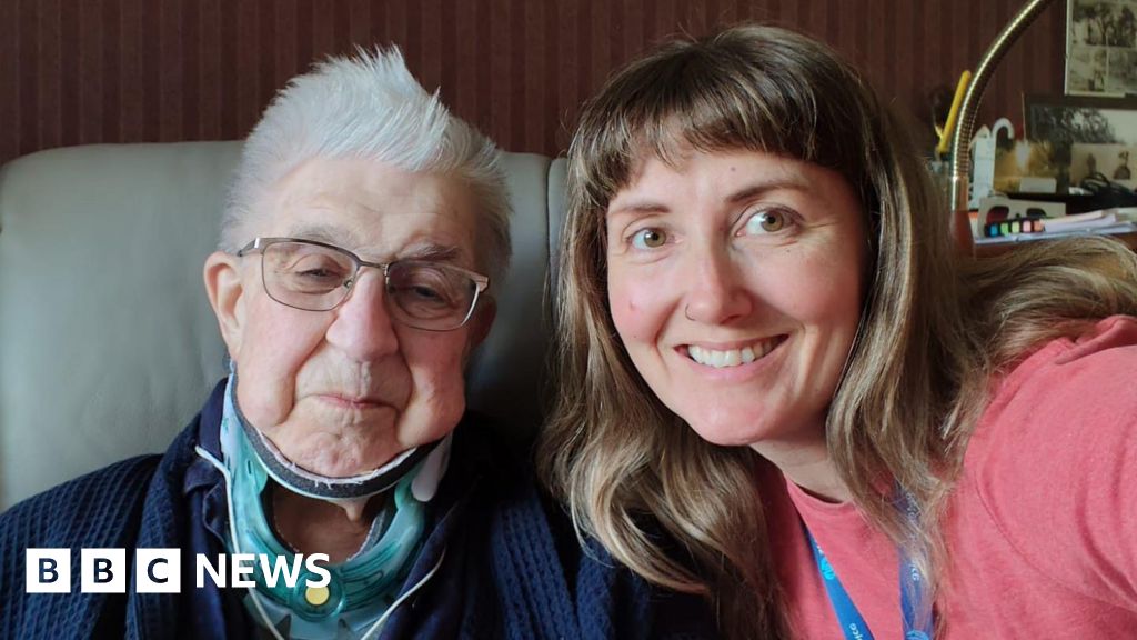 Volunteers Find Joy Helping Patients at Life's End