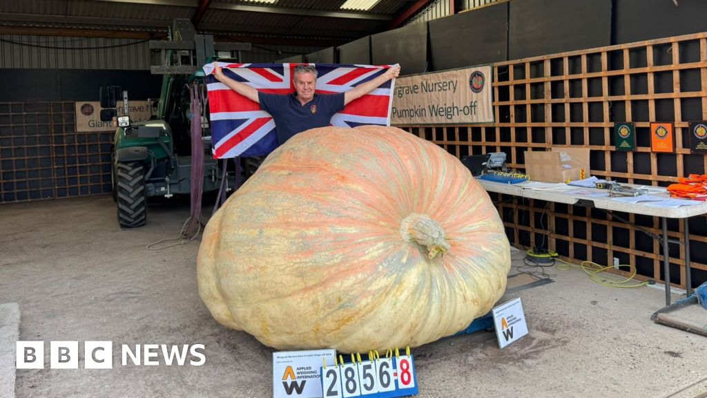 Grower Breaks World Record with 2,856-Pound Pumpkin