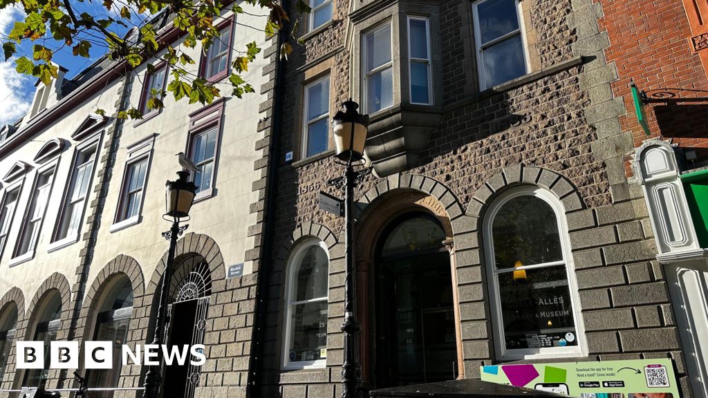 Guernsey Library Solar Panels to Save £83K by 2045