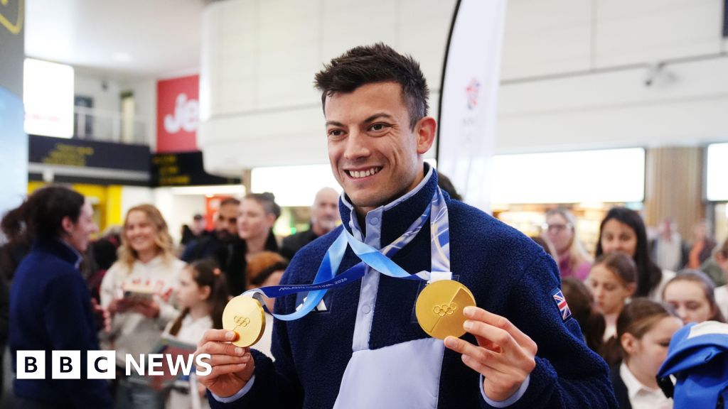Olympic Champ Carries Gold Medals in Tom Daley Pouch