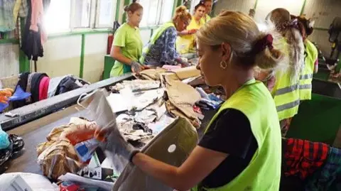 German Firms Ditch Glue to Make Paper Recycling Better