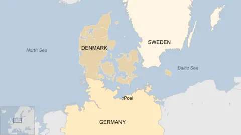 Rescuers Launch New Plan to Save Stranded German Whale - Image 3