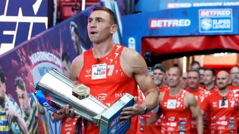 Kevin Sinfield Raises £13M Running for MND Community - Image 2