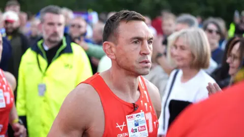 Kevin Sinfield Raises £13M Running 7 Ultras for MND - Image 4
