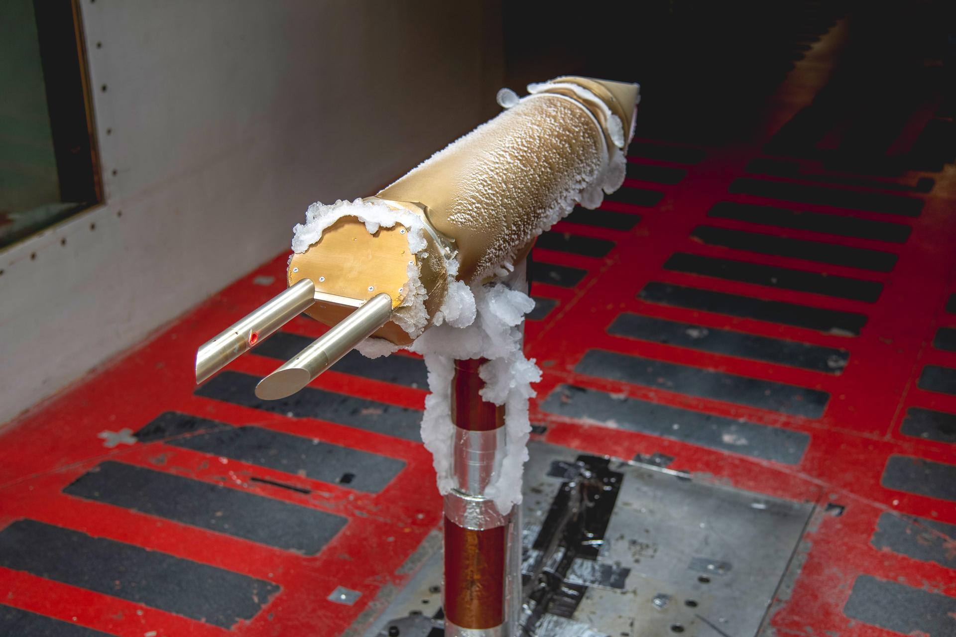 NASA Tunnel Tests Make Flying Through Icy Clouds Safer