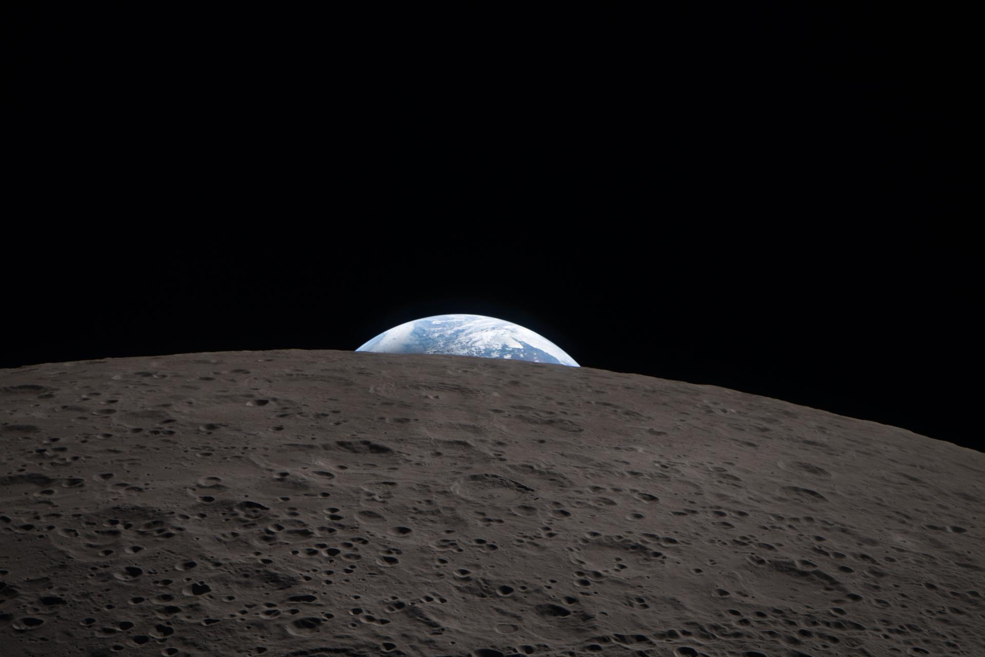 Artist rendering of Blue Origin Moon lander docked with NASA Orion spacecraft in orbit