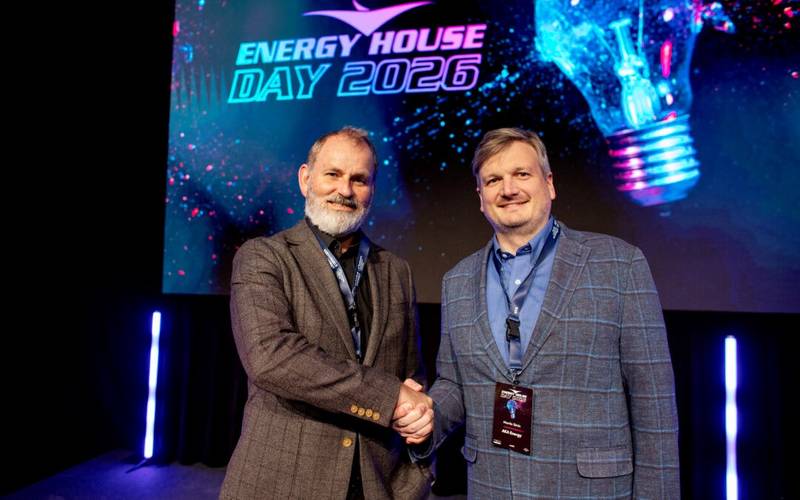 Business leaders from Canada and Norway shake hands at Energy House facility in Stord