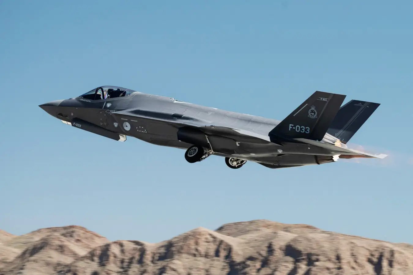Dutch Air Force Uses Brain-Reading AI to Train Pilots