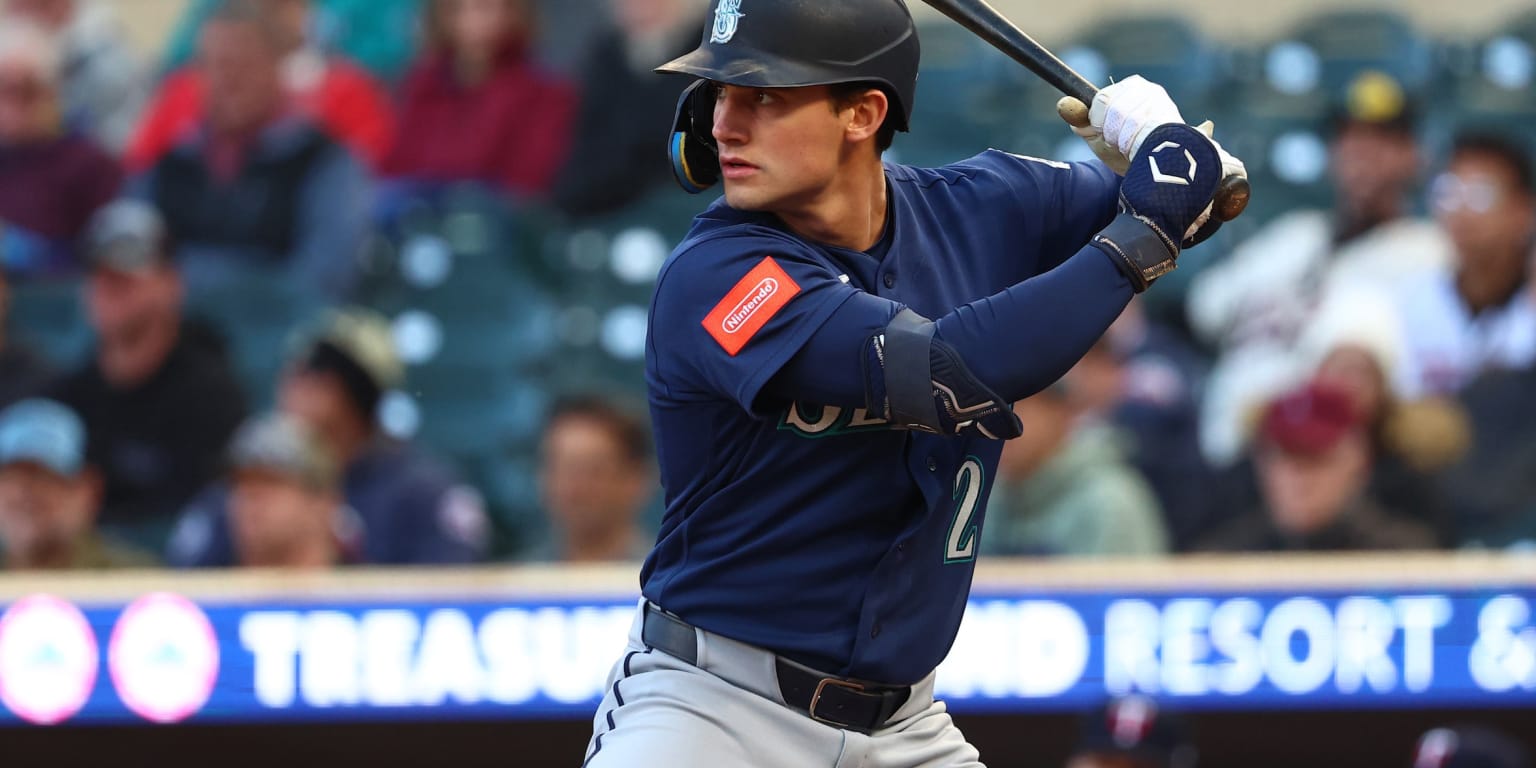 Mariners Duo Scores Key Hits at Venue Where Dreams Began
