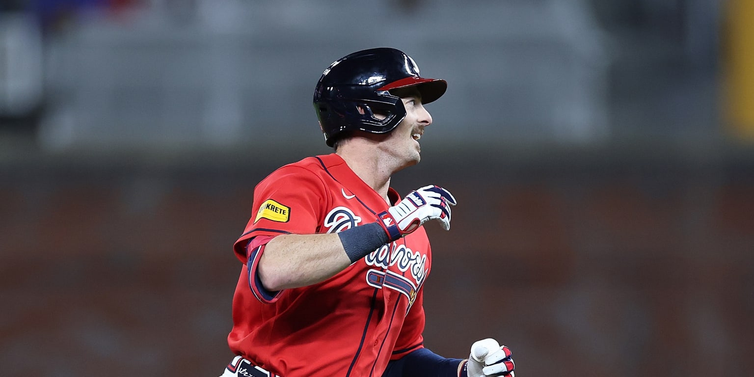 Braves' Yastrzemski Walks Off Grandpa's Team in Extras