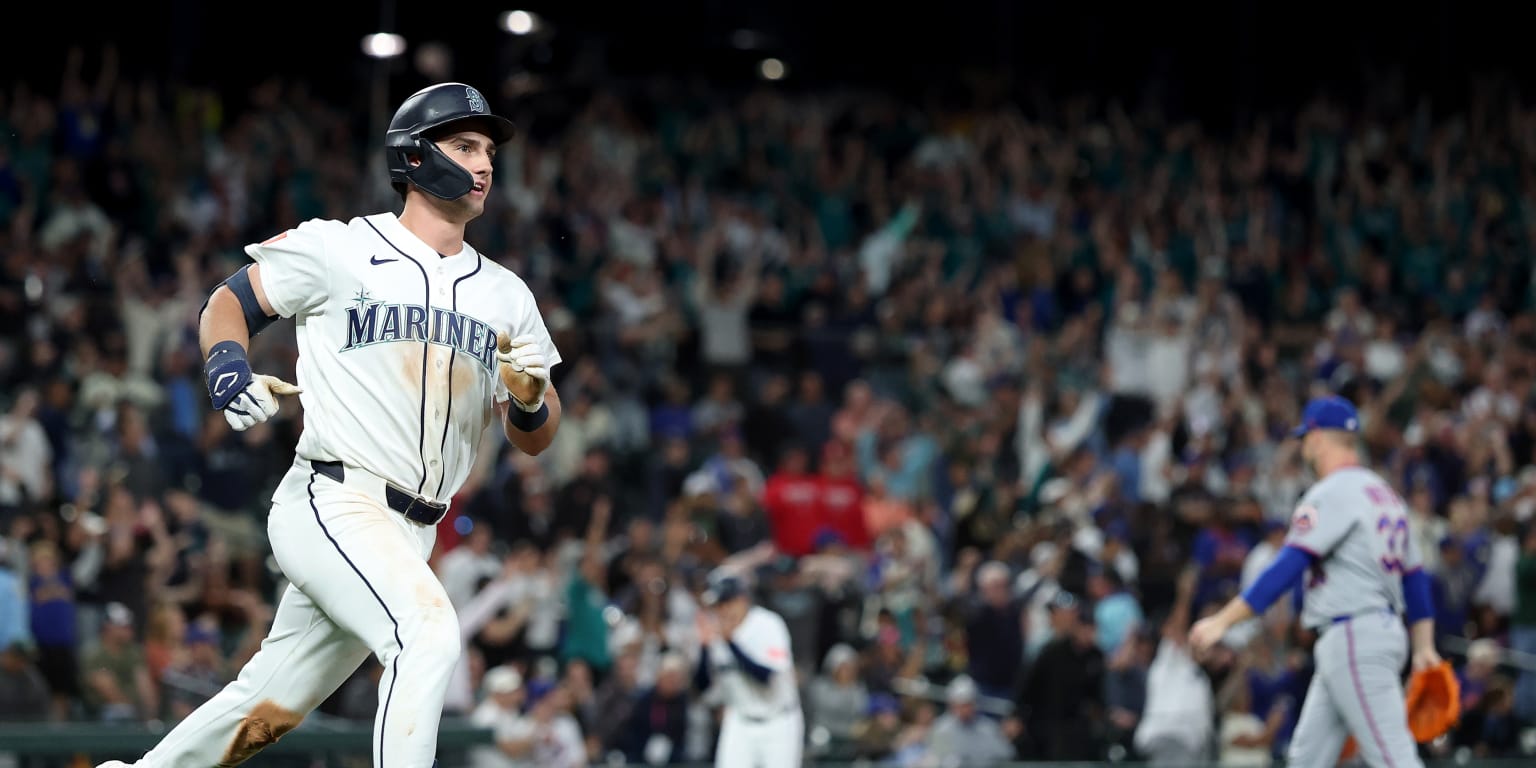 Mariners Win 7 Straight, Climb to First in AL West