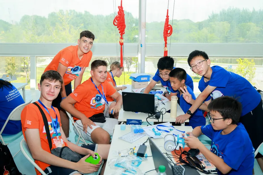 400 Teen Coders From 21 Nations Compete in Beijing