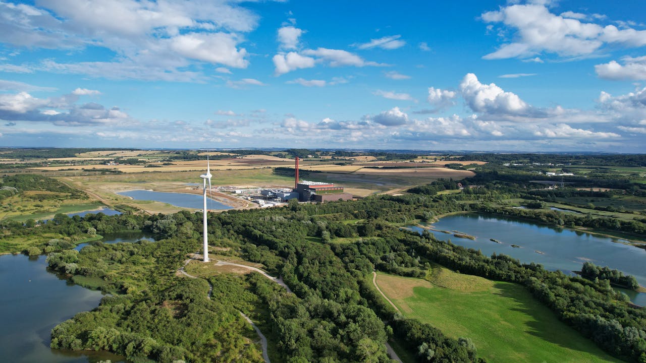 UK Sets Legally Binding 87% Emissions Cut by 2040