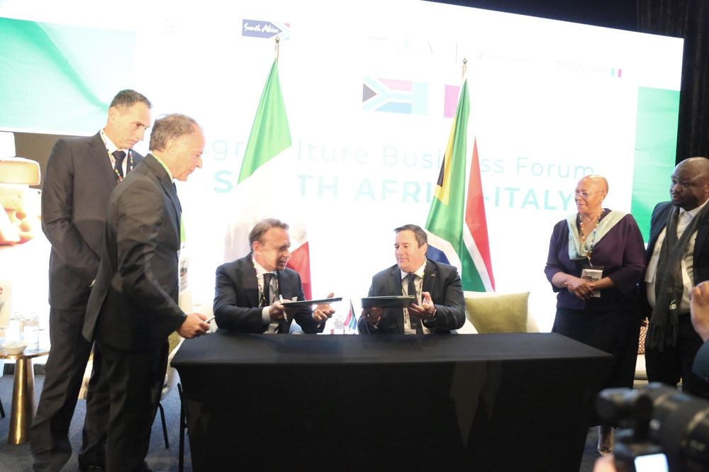 South African and Italian officials shake hands at agriculture partnership forum in Cape Town