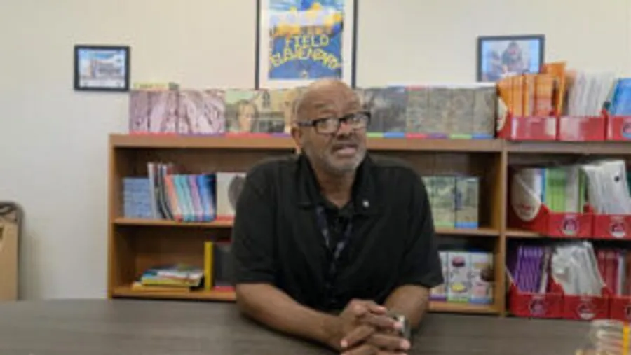 Arizona English Teacher Wins $2,500 Award for Empowering Students - Image 2