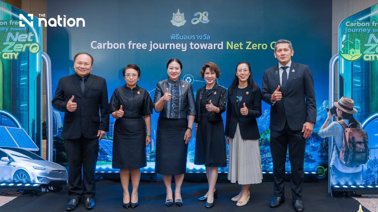 Thai government officials presenting awards to local leaders at climate ceremony in Bangkok