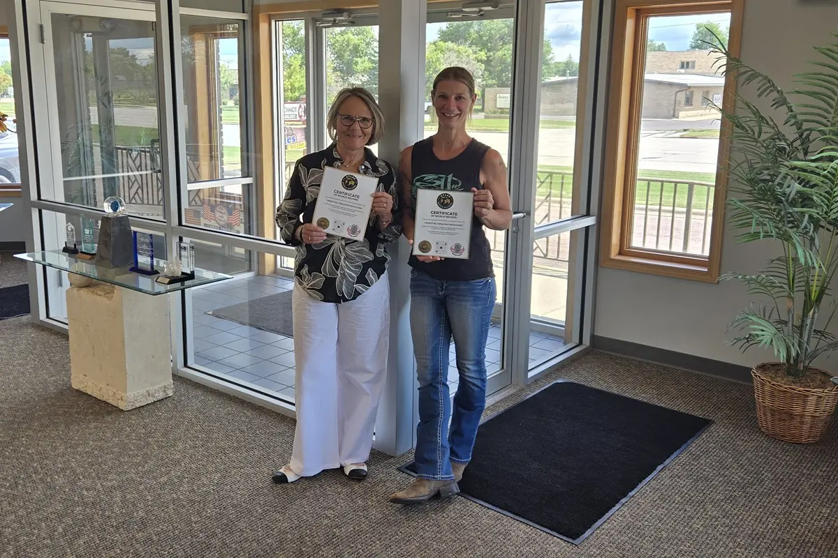 1,433 Women Shatter Motorcycle World Record in Illinois
