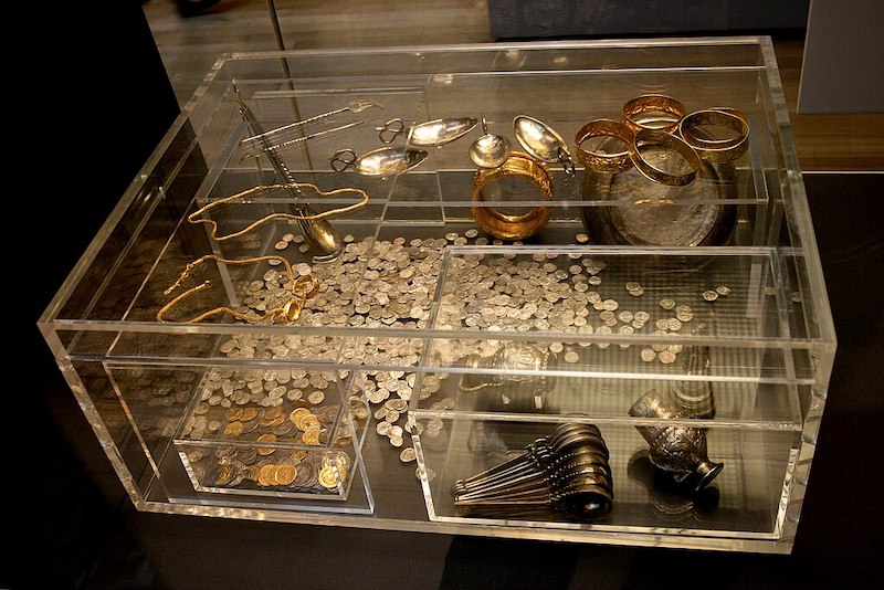 Lost Hammer Search Uncovers Britain's Largest Roman Treasure - Image 2